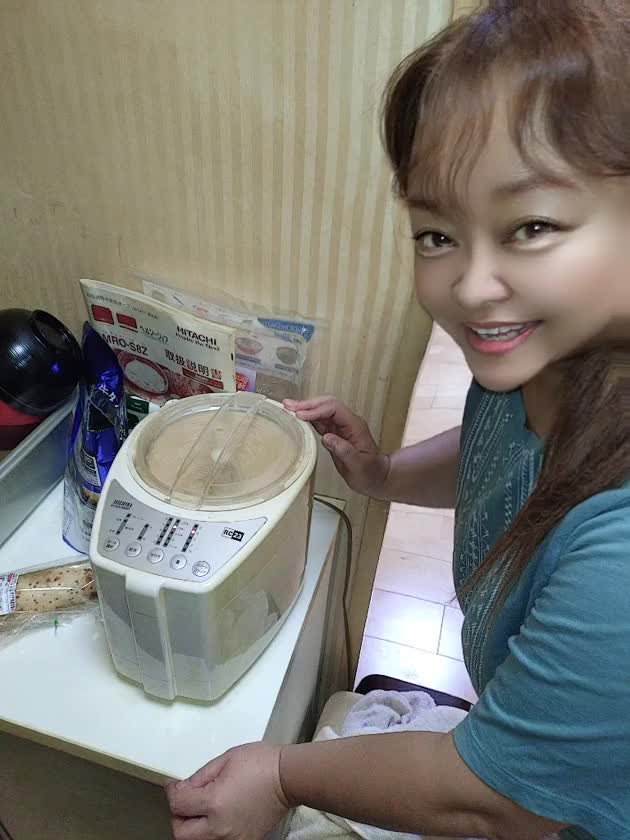 お米
は
精米機
で
精米してから
炊いてるの〜♪


吉原クラブ華
近藤ひろ