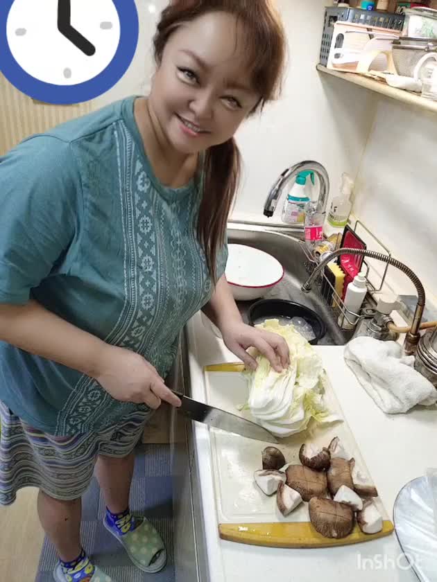 十勝鍋をつくったよ♪
白菜ザクザク切ってたら
下に落としちゃったぁ😝

動画イベント
狙って♡ヒメプラス
2週目
は
10月16日(金)深夜1:00まで

いいね♥️♥️♥️♥️♥️
と
応援🎁
待ってまーす。


吉原クラブ華
近藤ひろ