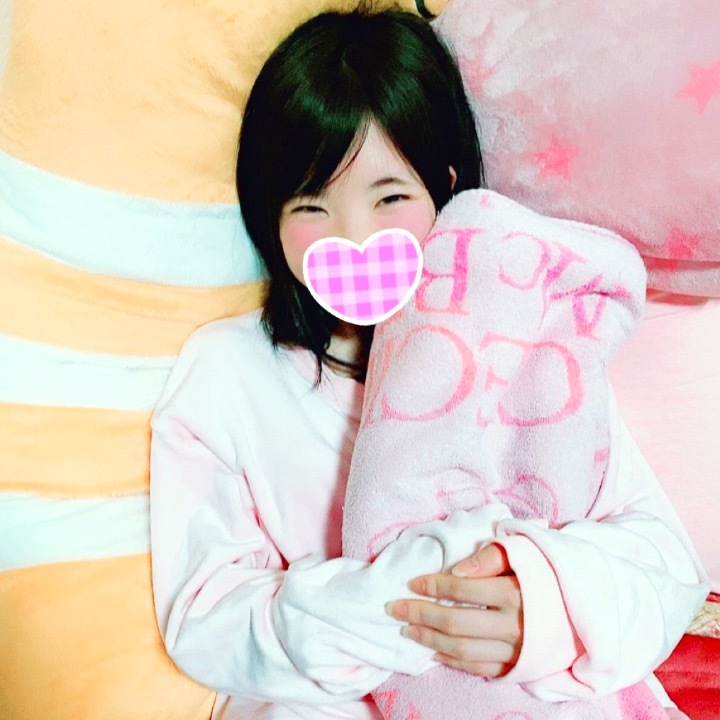 皆さん、こんばんは☆彡
おやすみ前にってことで投稿してみました＼(^ω^)／
今日までお休みだったすずはのんびり過ごしてしまいましたが、明日からお仕事再開ということで、明日からまた頑張ります(*´︶`*)ฅ
皆さん、今日も1日お疲れ様でした！！
明日も頑張りましょう٩(｡•ω•｡)﻿و
それでは、おやすみなさいOo｡(｡ρω-｡)
おやすみ前のすずの笑顔の1枚でした✩.*˚