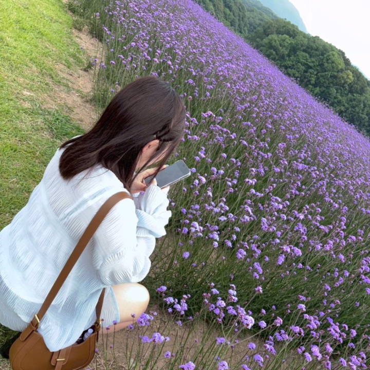 こんにちは、まい🌟です！
今日はお兄さんたちに、
まいのちょっと意外な（？）一面を
お話しちゃいます💕

実はね、まいって、恋人の携帯を確認するのは絶対に「なし」なの！💦

恋人同士でも、お互いのプライベートは尊重したい派なのよね😘
 携帯を見るなんて、信頼関係を壊しちゃうかもだし、もし見てショックな内容だったら…って考えると、
やっぱり見ないのが一番かなって思うの💦

でもね、お兄さんたちとの時間は別なの！🥰 まいと一緒にいるときは、
普段言えないことや、聞けないこと、いろんな話をしてほしいなぁ💭 
だって、お兄さんとまいは、特別な関係だもんね❤️

まいとの時間は、日々のストレスから
解放される、最高の癒しの時間にしてね✨ 
まいも、お兄さんを気持ちよくさせるために頑張っちゃうよ😘💕

それじゃあ、今日もお兄さんに会えるの楽しみにしてるね！💋