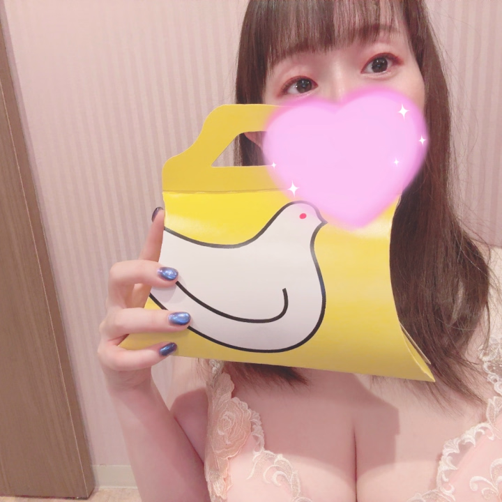 おはようございます☀
こころ出勤しました╰(*´︶`*)╯♡
　
朝イチでたまきさんと会って
鳩サブレもらっちゃった❤️
大好きこれ🫶
　
本日も17時までのんびりお待ちしております🎵
　


🍀今後の出勤🍀
🍂10月
16日(金) 9-17 🈳12:20-
17日(土) 9-17
19日(月) 9-17
20日(火) 9-17 🈳9:00-10:40、12:10-
21日(水) 9-14
23日(金) 9-17
24日(土) 9-17
26日(月) 9-17
27日(火) 9-17
28日(水) 9-14
30日(金) 9-17
31日(土) 9-17