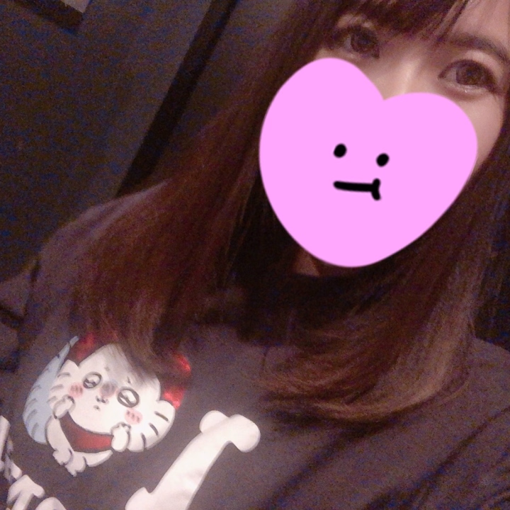 こんにちは！
なるみんです！

お部屋到着です☺️

今日は寒いですね…！
でも明日は暖かいとのこと！
がまんなのです😣

来る時に
先っぽが赤い、
ほうきみたいなのが
逆向きで刺さってたんですけど

あれは恐らく植物だと思うのですが
なんの植物なのでしょう？

知ってたら教えてください🙇‍♀️

さてさて！
今日来てくださるおにいさん！
暗くなると寒いから暖かくして
来てくださいね！

わたしもエアコン付けて
お待ちしております🥰

あ！今日はご予約いっぱいです！
ありがとうございます✌️

なるみんでした！