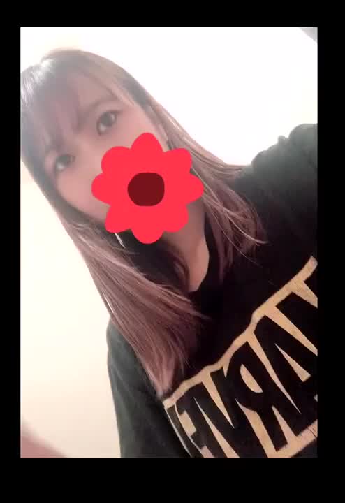 お気に入りのTシャツきてぴすぴすしてみた！最後の写真は動画が短いって言われたからくっつけただけです笑