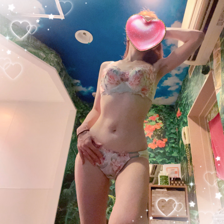 こんばんは😌✨️

今日も1日お疲れ様でした(*ˊᗜˋ*) ﾉ💕
まだお仕事中の皆様やこれからお仕事の皆様は、体調に気を付けて頑張ってくださいね🫶

なんとか筋肉痛も回復して、謎に痛かった脇腹も良くなりました🥹
なんだったんだ？笑


そういえば！
予約いっぱいで入れない！って方がいらっしゃいますが、ヒメチャンネルのトークからご予約できますので、ご活用頂けたら嬉しいです😉

トーク回数の制限がかかっている場合は、お電話予約かネット予約での対応となります🙇‍♀️💦

今月の出勤予定と🈳情報♥️

⭐️18日(日)10時〜16時UP
🈳13時20分頃〜

⭐️25日(日)10時〜16時UP
🈳スタート〜60分コース1枠
　13時10分頃〜

トークからのご予約もまだまだお待ちしております🥰


…なんか改めてこう書くと、先月土浦遠征行ってマットする時間が長かった分、やっぱり少なく感じるꉂ🤣w‪
(先月が怒涛すぎた笑)

連休もないので仕方ないんですけどね(´･ε･｀)

さ〜！
そろそろ[▓▓]_*´꒳`)_

それでは皆様、おやすみなさい🌙💤
良い夢見てね💜