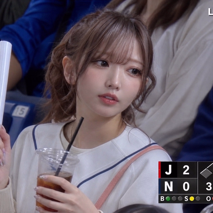 流行りの野球観戦中の美女(?)
になれるAIやってみた😹
やばい、誰すぎるかもしれない😹
※画像はイメージです
ってちゃんと書かなきゃね笑
うさはな