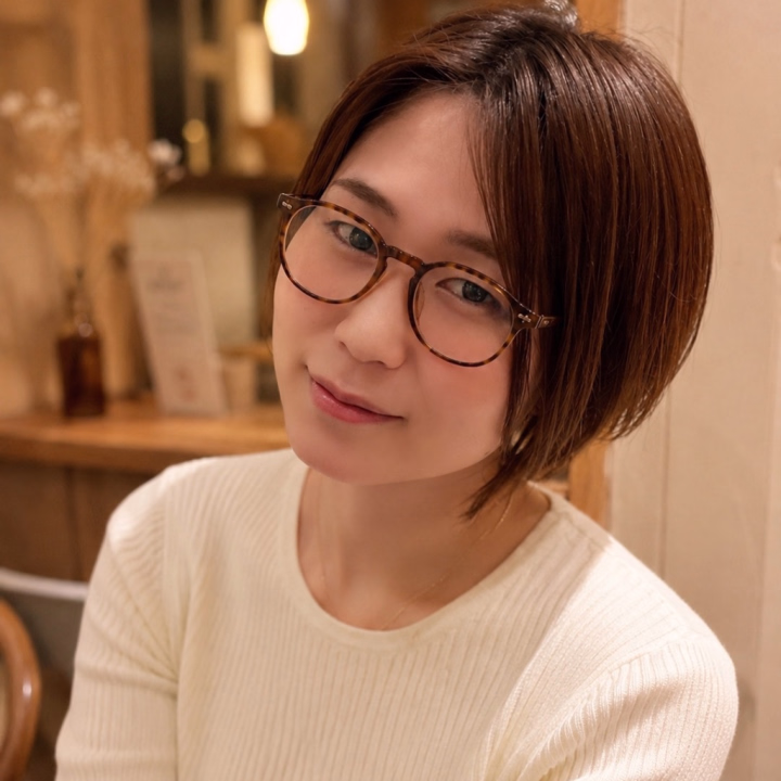 生きてる〜🍀

写真はね、最近視力落ちすぎてメガネの購入を検討するために、チャッピーに似合うメガネかけさせてもらったの🤓

べっ甲のメガネが似合うらしいぜ✌️