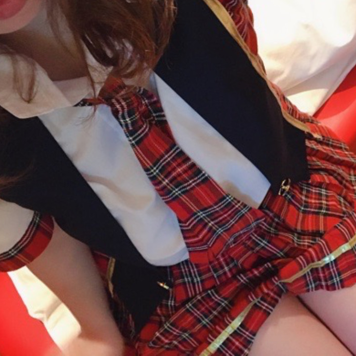 この前、AKB風のコスプレをしてみました🥰色んなコスプレをしてみたいな😍ちなみに今日は20時から1時まで待機してるので、もしお時間が有りましたら遊びに来て下さいね😘お店の御利用をお待ちしております😋

お電話はコチラ↓
TEL:0734996211