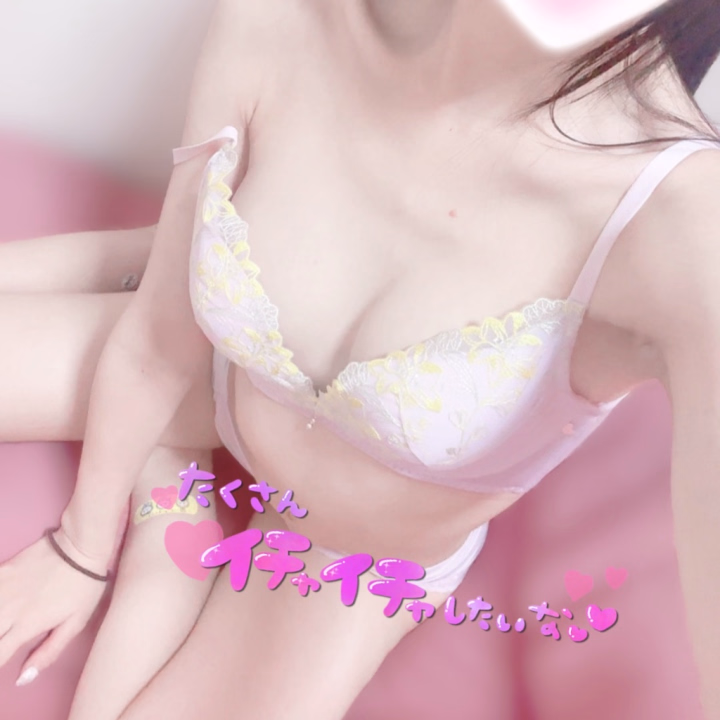 お兄さん今日も1日お仕事お疲れ様💪
もえもお兄さんに会いたいな〜って思いながら頑張ってたよ😽

お兄さん、今頃は仕事終わって一息ついてるかな？
もえと2人で「お疲れ様」って言いたいね😉💕

もえと一緒に、最高の癒しの時間を過ごしましょ💞