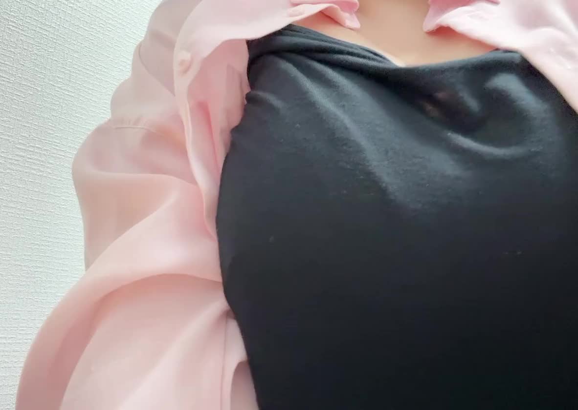ちょっとお久しぶりです✨️

最近色々ありちょっと気分が沈んでたけど復活しました⸜(* ॑꒳ ॑* )⸝

やっぱり何言われても気にしない精神は私には無理でした💦

だって…かのん…ロボットじゃないもん🤖笑


そんなこんなで今日も元気に出勤してるのでご予約，お誘いお待ちしてます😊