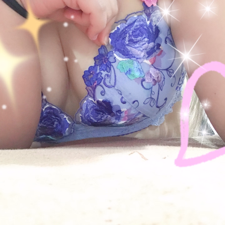 少し久しぶりですが
出勤しました☺️

まだまだ寒いですが、、
一緒に温まってくれる優しいお兄さま☺️
お誘いお待ちしております🙇‍♀️