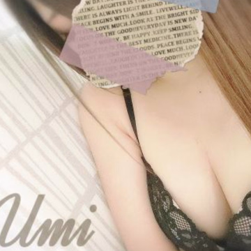 うみ  ̗💛 ̖ ´