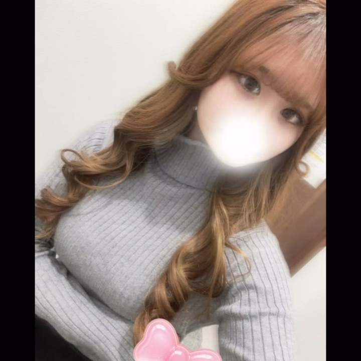 本日出勤です！
20時までご予約待ってます💗

お外寒いから一緒にギューしてぬくぬくしよ🥰