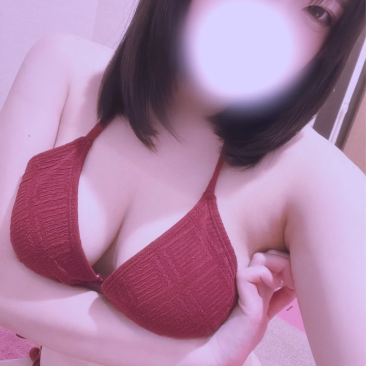 こんにちはっ🖐️

本日から入店することになったれおです₍ᐢ> ̫<ᐢ₎❗️

まだわかんないことばっかりですが、
お兄さんのことを癒したい気持ちだけは
人一倍ある！ので、たくさん癒されにきてください♡


きょうは17時までいます！

あしたは12-24でいるよー🎶


末長くよろしくお願いします߹𖥦߹💖


♡れお♡