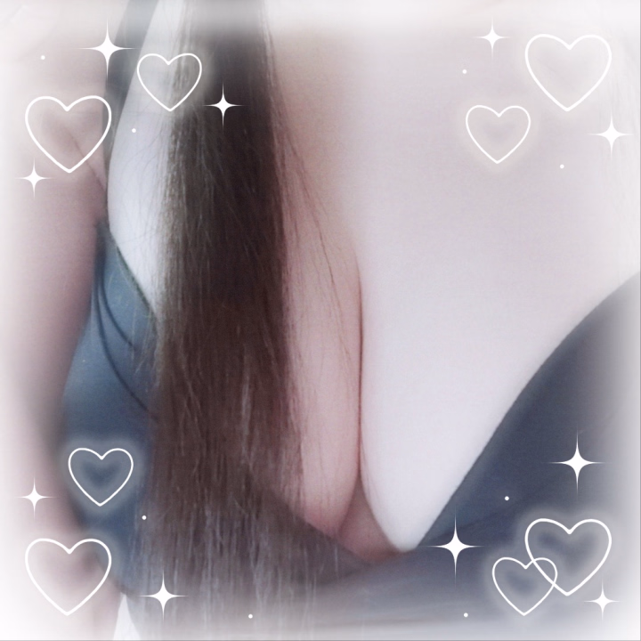 今日も16時から出勤してます♡
たくさん構ってくれたら嬉しいです🐰
遅い時間も大歓迎だよ〜🌙