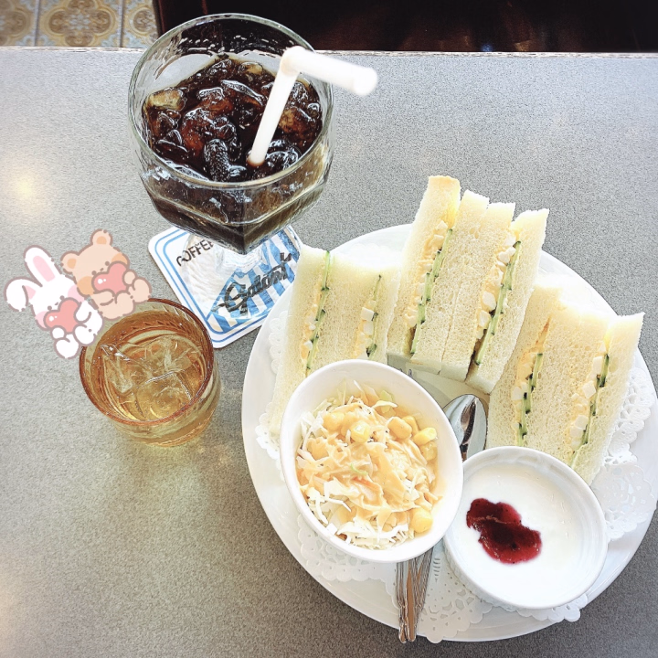 こんにちわ🍻
今日はお昼から！お部屋の関係で13時頃から受付になります✋
読書チャンスなので本読んでる📖´-
今日もよろしくお願いします☺️