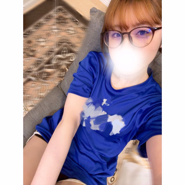 こんばんは！
めっちゃ髪ボサボサや(笑)

今日お休みしてしまいすみません
風邪ひいてしまった、、、😭
寝てご飯食べたらだいぶいいけど、、
ご飯はやっぱり大事ですね😅😅

明日は出勤できるようにゆっくりします🙂‍↕️
でも地獄に堕ちるわよ見だしたらおもしろすぎて止まらん(笑)