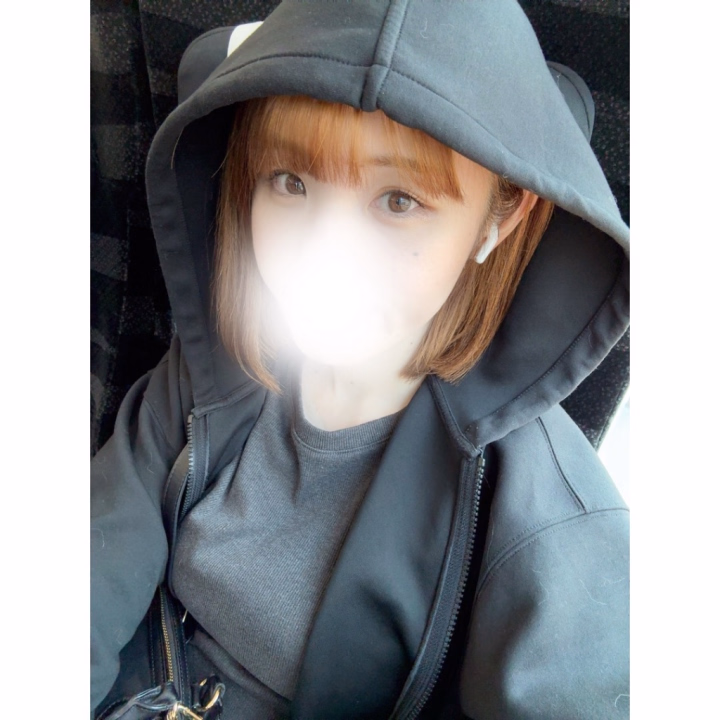 ひなです〜☺️
土浦向かってるよ！
ご予約してくれてるお兄さん方
ありがとうございます🫶🫶

髪の毛の色抜けて汚すぎるから
早く染めたいーーーー🫨笑

また後でね🙌