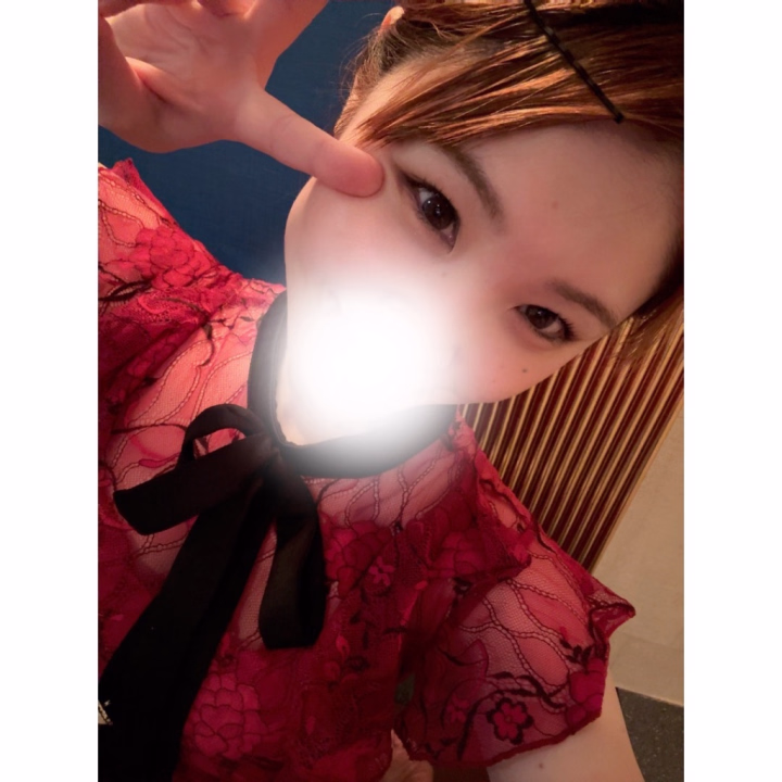 お兄さんたちお疲れ様です🙂‍↕️
初っ端からシャワーヘッドが暴れて
顔面にシャワーを浴びたひなです( ˶ˆ꒳ˆ˵ )

土浦出勤してます❤️‍🔥
スタートから会いに来てくれた
本指名のお兄さん方ありがとう☺️
今日も24時までいます！！！

暑すぎるから今日からおでこ出すことにした！(笑)