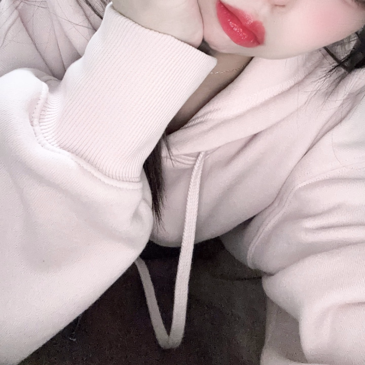 おはよう🤍
どっち派の質問なんだけど
ゆうかはパン派なんだ🍞🧡

小さい頃はご飯派だったんだけど
18の頃海外で半年間くらい留学してて
ホームステイしてたとこがずっと朝はパンだったからそれが今でも染み付いてるの笑

お兄様はどっち派かな？💕

最近はヤマザキの食パンにハマってて
オーブンでカリカリに焼いて食べるのが
超美味しいんだよ😋❤️‍🔥❤️‍🔥

お兄様のおすすめのパンとかあったら
教えてほしいなぁ🫶🫶✨

今日もスタートが  からだよ❣️

ゆうかとしかできない濃密体験しにきてね🙌