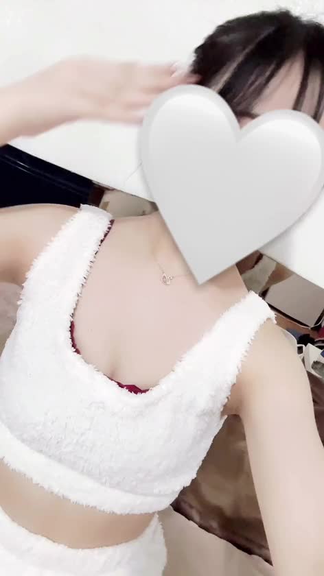 ゆうかはエッチするときに
1番大切にしてることが
キスなんだよね😘

キスなしのエッチとかありえないし全然興奮しないもん🤦‍♀️🤦‍♀️

だってキスする時って
Hな気分になるくない？👀🙈

ドキドキしちゃうし、
本当の恋人みたいで
気分上がっちゃうんだよね😳💭

ベッドinしてから、
キスから初めて初々しい
恋人空間一緒に作ろ？💖