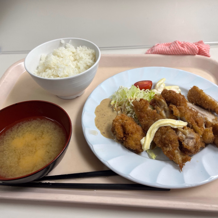 本日のお昼ご飯🙂
区役所のご飯も安くてレトロぽいし値段の割に美味しかったです✨️

はな🌸
