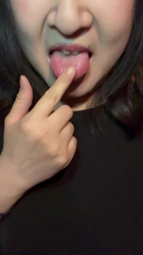 ﾘﾘﾝﾘｰﾝ🔔\(˘͈ᵕ ˘͈♡)ஐ
皆さんこんばんは✨️
本日の動画は指で舐め回しです💖
本当はお兄さん達のち〇こを舐め回したいな🥺🤤

本日は21時から1時まで出勤です💖
お誘いお待ちしています✨️