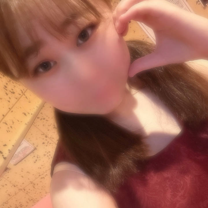はじめまして！いおりです♪
今日から本格的に出勤します🙋‍♀️

基本遅番の時間帯ですがたまに早番も出るので沢山のお兄さんに会えたら嬉しいです🫶

スタートからご予約くださったお兄さんありがとうございます🥰
そのあと18時15分頃からご案内可能です🙆‍♀️
GWの思い出にぜひいおりを選んでください✨️
よろしくお願いします(  . .)"