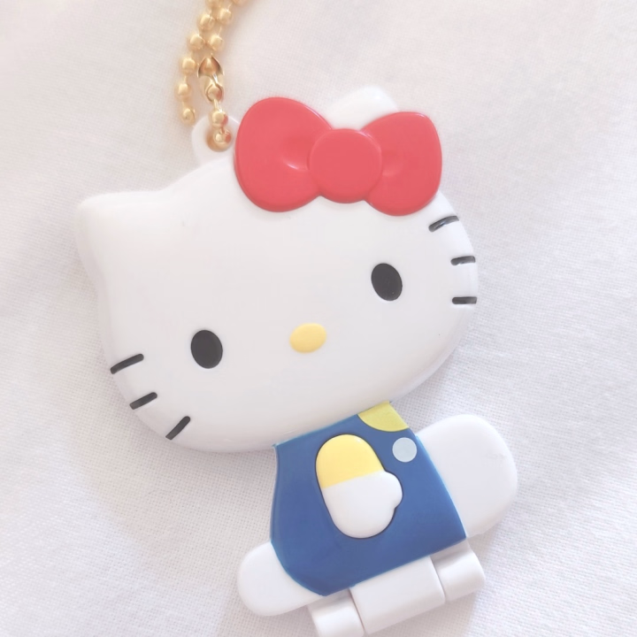 こんにちは🌟
GWも残り2日ですね。
木,金もお休み取って連休の方もいるのかな👀💭

本日もLASTまで出勤しています💘

写真は最近コンビニで手に入れたキティちゃんです🐈 ⸒⸒
なんとこれ、パカっと開くと鏡になっているんですよ。
ランダムで12種くらいあったのですが、一番スタンダードなキティちゃんが出てくれました😊🩷
キャラ物が大好きで、見かけるとつい買ってしまうのやめられません🥴