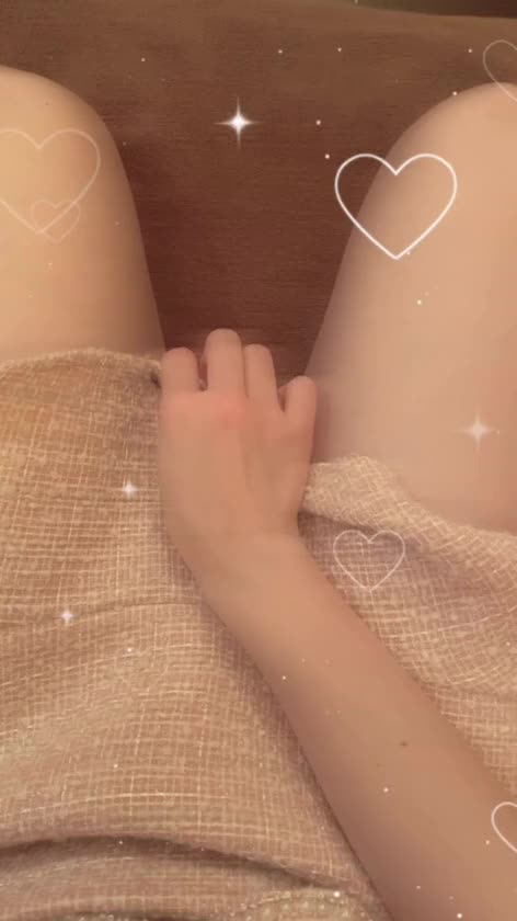 きっと
スカートから
見えそうなのが

えちぃよね…///🔞💗💗

見たくなっちゃう？🫣

見ないでね🥺恥ずかしいから😣💦