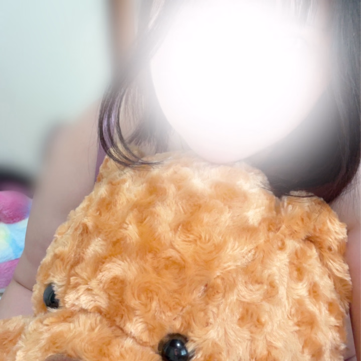 お買い物に行かなきゃいけないのに
寒くて行けない😅

お布団から出れないよ～🥹

まだストーブ出すには早いような気もするし
寒さに耐えるれいちゃんです🐱

れいの事、温めて？💕💕
沢山ギュッてして
一緒にポカポカになりましょ🧡

れいの事を気になってくれているお兄様💞
お誘い楽しみに待っていますね🌹