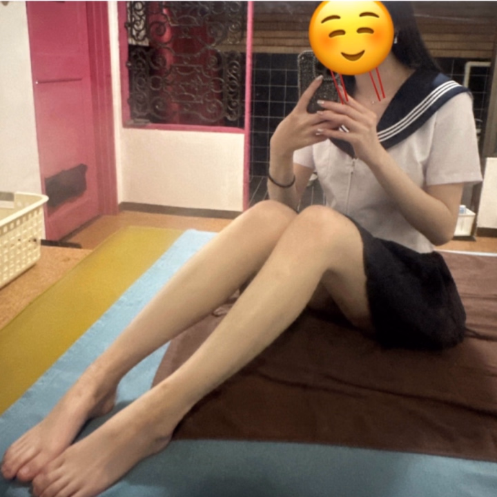 あやかです🐥⸒⸒
出勤してまーす\(^^)/
残り29日、30日の2日間です🥺
29日は、17時~20時の3時間のみ今の所空いてます🙆♀️🙆♀️🙆♀️
30日は、15時~22時が空いてます🙆♀️🙆♀️🙆♀️
沢山の事前予約ありがとうございます🥰
残りの枠も是非あやかのこと気になってくださってるお兄さん、会ったことあるお兄さん!!会いに来てね💕🤭
たっーくさんあやかとイチャイチャしましょ🫶🤭
あやか🐥⸒⸒