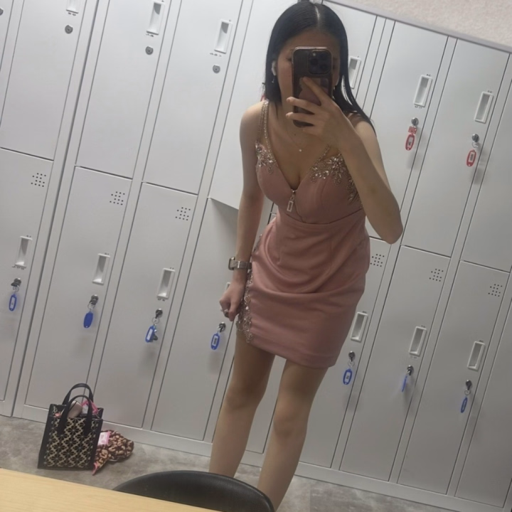 あやかです🐥⸒⸒
出勤しました😊
しばらくお休みしてたので、元気パワフルのあやかに会いに来て欲しいなぁ💭💭
愛不足です🥺
お兄さんと沢山イチャイチャして癒し合いっこしたいです🤭💕
是非あやかに会いに来てねー!!
あやか🐥⸒⸒