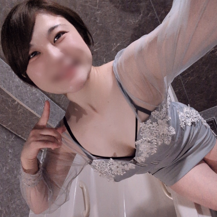 おはようございます☀
この前の出勤は事前予約ありがとうございました✨️後ほどお礼日記書くので見てくださーい🩷

昨日はお休みいただき、友だちと福岡よしもとを見に行って爆笑の連続、楽しい時間を過ごしました✨️
ジョイマン、ジャルジャル、cowcow、メンバー、私の好きな芸人ばかり笑
今だに思い出し笑いしてます😂

さて！本日は17時からいます✨️
はじめの時間帯、ご予約可能です😊
この時間どう？などありましたらトーク受け付けてます🥰
楽しく過ごしましょう！！
よしもとのように笑いは取れるかわかりませんが笑

みう🐮🍜