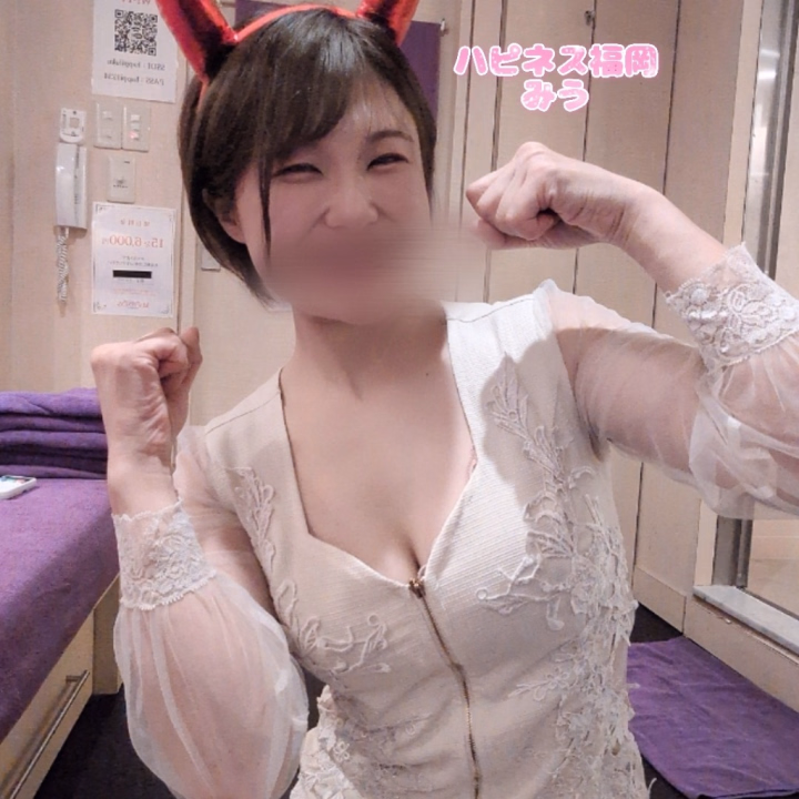 おはようございます✨️

本日は夕方17時からの出勤です♥️
来週は今のところ出勤なしですので今日が狙い目✨️

みうは昼の仕事で腕を使いすぎて、最近筋肉が💪もりっ😂
お兄さんのことはシメたりはしないのでご安心を笑
ご予約お待ちしてます！

みう🐮🍜