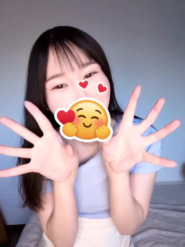 仕事終わった？お疲れ様💗

さとみ今日も昼間ずっと働いてたよ😊
そのぶん今夜は全力で甘えさせてあげる🌙

ラブラブしたくない？🐾

来てくれないなら
さとみ少し意地悪になっちゃうかも🥺

…なんて、ふふ💗

この両手、画面の向こうまで届けたくて撮ったんだけどね😏

本物のさとみは20時からしか会えないから
今夜だけだよ⏰

続きは来てから受け取って💗

👇SNSも見てね🐾
https://lit.link/satomi