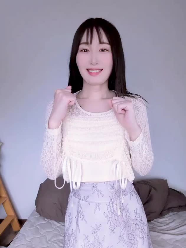 土曜日〜！！🎉

今日はお仕事お休みだから
昼間からこんな感じでのんびりしてたよ😸

平日はこの時間、事務員として
カタカタやってるんだけどね🖥️

今日だけは違う🌸

お昼からずっとフリーな土曜日って
なんかちょっと特別じゃない？✨

今日の予定まだ決まってない人、
さとみと一緒にどう？🐾

14:00〜出勤してるよ😊

👇SNSも見てね🐾
https://lit.link/satomi