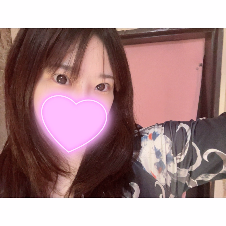 おはようございます☀️


今日はちょぴっとおねむさんのゆんなです(  ¯꒳​¯ )ᐝ
（お隣騒がしかった😇）


ですが本日も無事出勤しております！👻


さいきんはTHE梅雨って感じの湿度高めであちーな日々ですが、ぜひ汗を流しにきてくださいな😗

今日明日はまったり予報さんなので、お時間合う方はよろしくお願いします🌸

お風呂場遊びしたい方も、大歓迎です🫶
講習を月末日にうけるので、今の形とはまた変わってくるかも…？


それでは！
本日も皆様にとって素敵な一日になりますように✨


ゆんな🌼