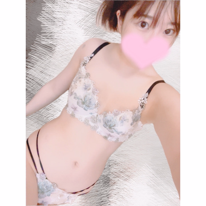 こんにちは！

お仕事前半戦おつかれさまです〜🫶


そしてゆんなさんに会いに来てくださったあなたさまもありがとうございます〜🙂‍↕️✨
この後もお約束頂いているので、今日は受付終了予定です〜😌ｶﾝｼｬ


あんまり下着姿うつさないけれど、新作の下着が可愛くって❣️
色違いもあるのだけれど、また実際見てくれるとうれしいです〜🥰

っていう自己満報告でした〜❕(笑)


ということで午後もお仕事ふぁいとです(*•̀ㅂ•́)و✧
それではまた！


ゆんな🌼