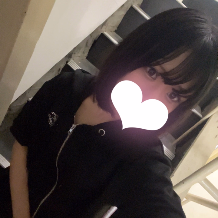 おはようございます！



今日は雨予報…？

天気予報を全く見ないので雨が降った時いつも傘なくて毎回買ってます😂



本日は7時～21時！

空き枠まだまだありますので雨の中で大変かもしれないですが会いに来てくれると嬉しいです🥺



本日のお誘いお待ちしております！

らぱん🤍