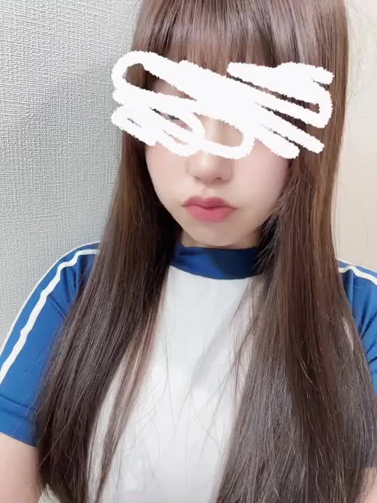 遅くなったけど参加してみたよ✊💞
唾液がこぼれないように、吸いながら舐めるのは大変💦
だけどえっちく撮れてるでしょ😎💕


りかに舐められたいお兄様は♡を5回？押してね🫶