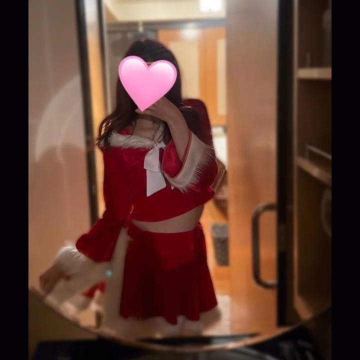 あみです❕

今日は雨だね☔
最近お兄さんにお尻も褒めてもらえること多くて嬉しいです🩷
お尻って自分じゃ見えない👀

あみは日頃からお兄さんの良いところ伝えるように心がけてるの❕
お兄さんもいいなって思うところ伝えてくれたら嬉しいな🥰

足元気をつけて癒されに来てね🩷