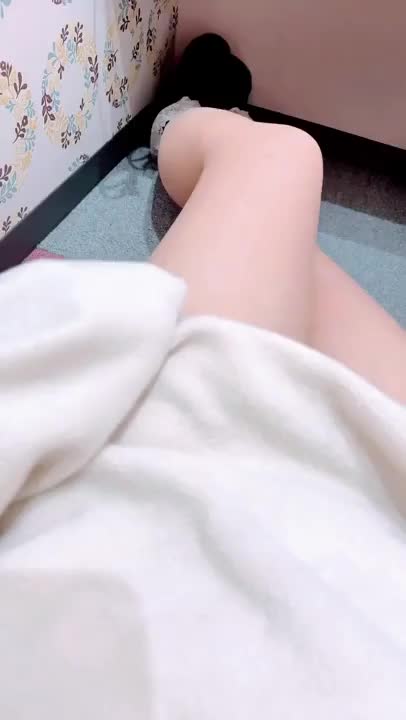 あみです❕

先日はあみ納めしに来てくれたお兄さん❕
初めましてのお兄さんたちありがとうございました🩷

あみはずっと大阪だから
色んな地元のお兄さんのお話聞くの楽しいです😊
次の旅行の参考にしたり🥰
もちろん大阪のお兄さんは一緒に大阪について語ろうね✌️
いい居酒屋さん紹介でも‥🏮

さて問題ー！！
今日のあみのパンツは何色でしょうか〜❕
最後まで見た人だけ分かるね🤫