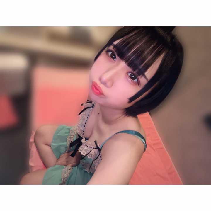 あっつすぎる~~😭
来てくれるおにいさんは気をつけて来てね

りのんのこと責めたいって思うおにいさんは
ぜったいに電〇か何かおもちゃつけること！
敏感すぎるのとくすぐったいの苦手なので
おにいさんの優しい触り方でも
痛くなっちゃうことが多々です、、、😭
おもちゃだいすきなのでそれでいじめて
りのんのかわいいところみにきて//

改めてお知らせしますが
ぺろんちょで会えるのは残りわずかとなるので
よかったら会いに来てね⊂(ᴖ ̫ᴖ  )⊃
会えなくなるわけじゃないよ！
受け身のおにいさんには嬉しいお知らせかも、？🥹

きょうもよろしくねᕷ*.°
