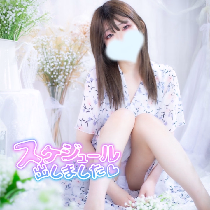 お久しぶりです、れみです❕



6月の出勤のお知らせに来ました- ̗̀📣

6/9～18 

10時からラストまで 

⚠️9日のみ夕方頃からの出勤(時間考え中) 



5月はGWしかいなかったので

会えなかったお兄さんにも

今月会えると嬉しいです( ᴖ⩊ᴖ )♡



今月から髪色明るいです

梅雨と夏嫌いだから気分を上げるために🤣



6月お待ちしてます🌟
