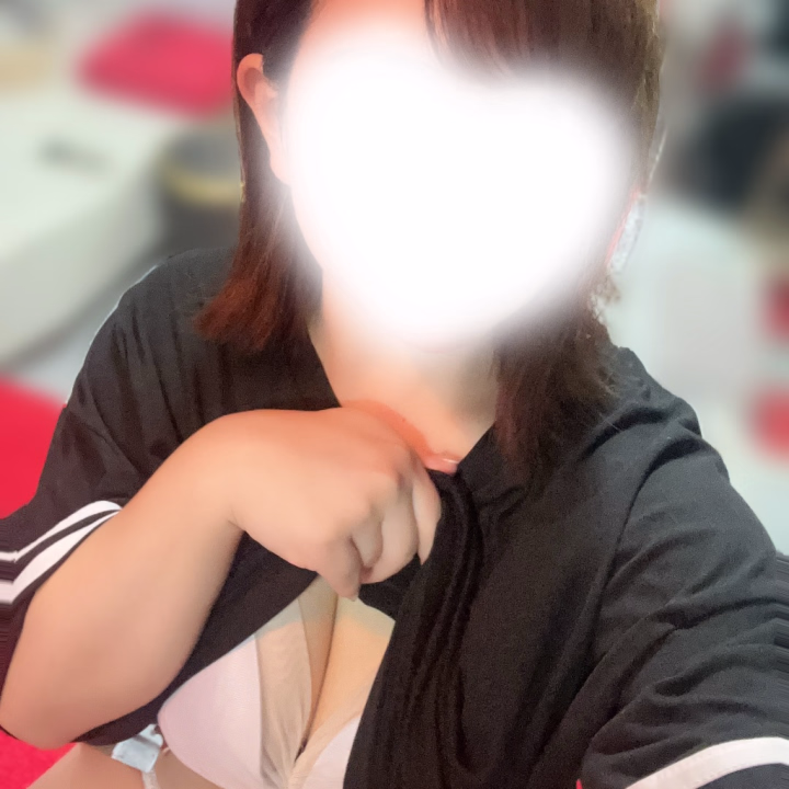 おはようございます、ゆきです❄️

本日は出勤最終日でーす💗

あっという間に時間が過ぎてて
びっくりしちゃいました笑

途中から寒くなったりして
寒いよってなってました…！

今日は22時まで受付しております🎶

お時間合うお兄さんいたら
雪に会いに来て下さいね💗

お兄さんのエッチな欲望があったら
ゆきに教えてくださいね〜⭐️