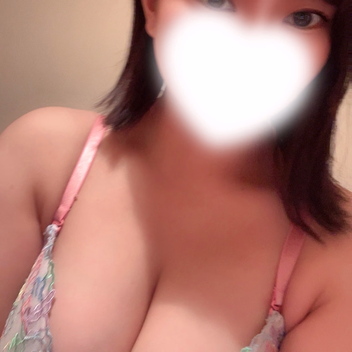 気づけばこんな時間だぁ❕

残り受付時間まで1時間切ってしまいましたね💦

久々の出勤だからどんな日に
なるのかなとか色々と考えてたけど
いっぱいお誘い下さってありがとうございます😭

22時まで受付してますので
ご予約、ご来店お待ちしています💗