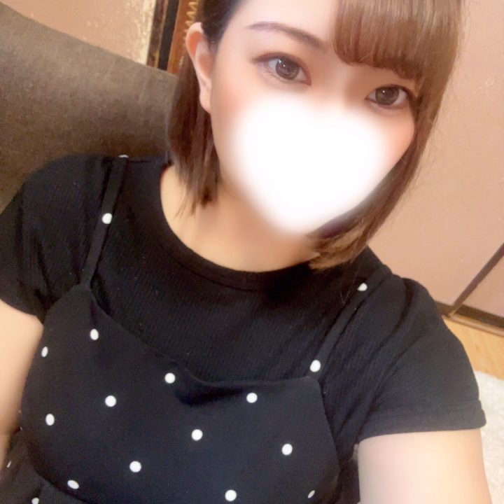 今日はね、カラコンつけてみたよ😊
ちょっとメイク変えてみた!
今日は出勤最終日なので
会いにきてくれたら嬉しいな💗