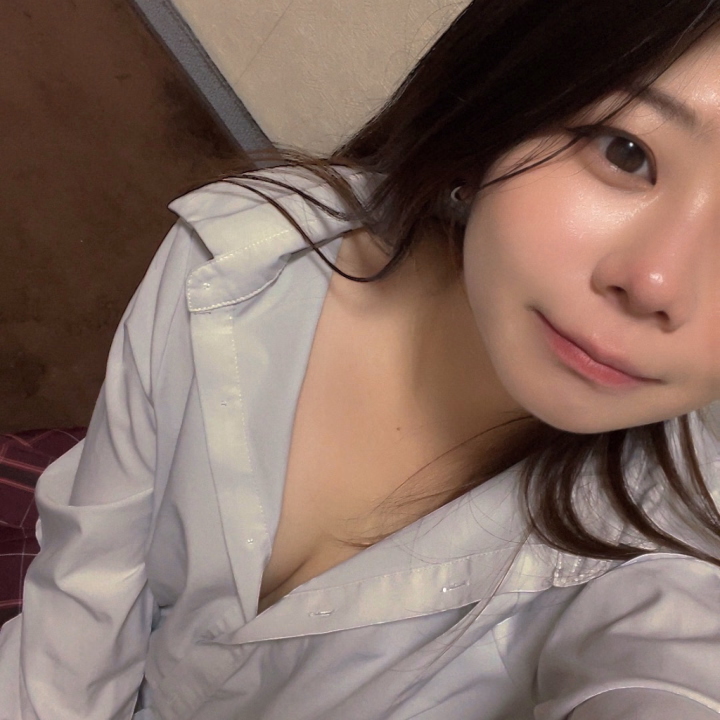 本日初日入店？です🥰
沢山色々なお兄様方とお会いできるのを楽しみにしています💕

少し軽く自己紹介でもしようかな…

name:まきの✿
まーきのっ♪なんちゃって(*ﾉ>ᴗ<)

style:⚠️スレンダーではございません！
ややぽっちゃりです、でも抱き心地良いってよく言われます！ぷにぷにしたいお兄様ぜひ触りに来てね💕

まだまだ分からない事ばかりなので、優しく教えてくださると嬉しいです😭