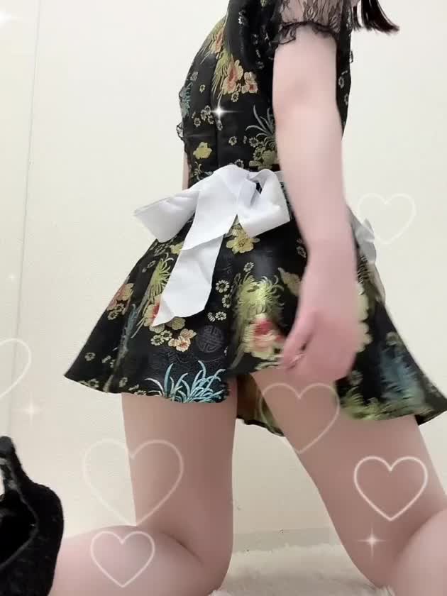 おはようございます☀️

昨日お兄さんにいただいたいろはす！

よくみたら中身までピンクでびっくり！

いろはすって白のイメージだったんだけど、
いつの間にこんな可愛い色になってたの〜？💕

...っていうか気づくの遅すぎ？😅

絵真も桃カラー広めよ♡

おしり派への第1歩🤭💗

今日もいちにちがんばりましょ〜🎶