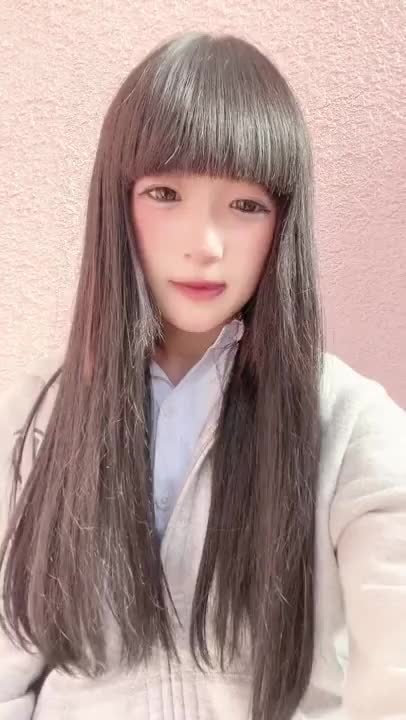 どっち派？♡

少し涼しくなってきたら髪の毛
エクステつけてロングにしようかな
とか考えてます🤔💭

お兄さんたちはロングかボブか
どっちの方が好きですか？🧡

みかん🍊